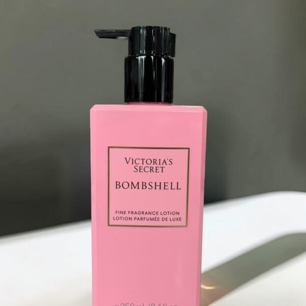 Victoria's Secret Bombshell Fine Fragrance Lotion 250mL (8.4 fl oz)